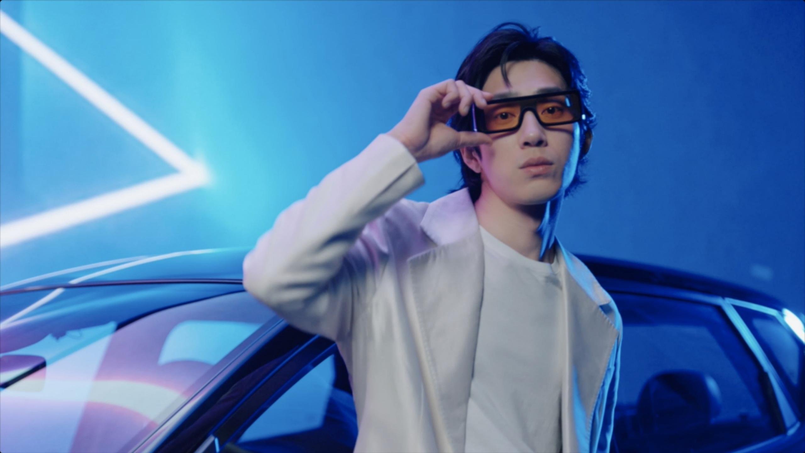 黄昏改写秩序，当阿斯顿马丁的阴影笼罩红牛，周冠宇刺破暮色