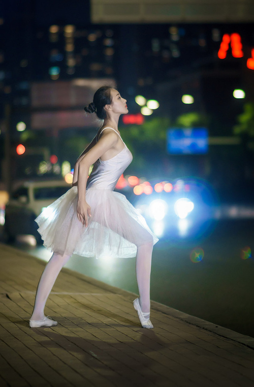 赛道与球场的速度交响，F1揭幕战悬念与吉林男篮狂胜的双重奏