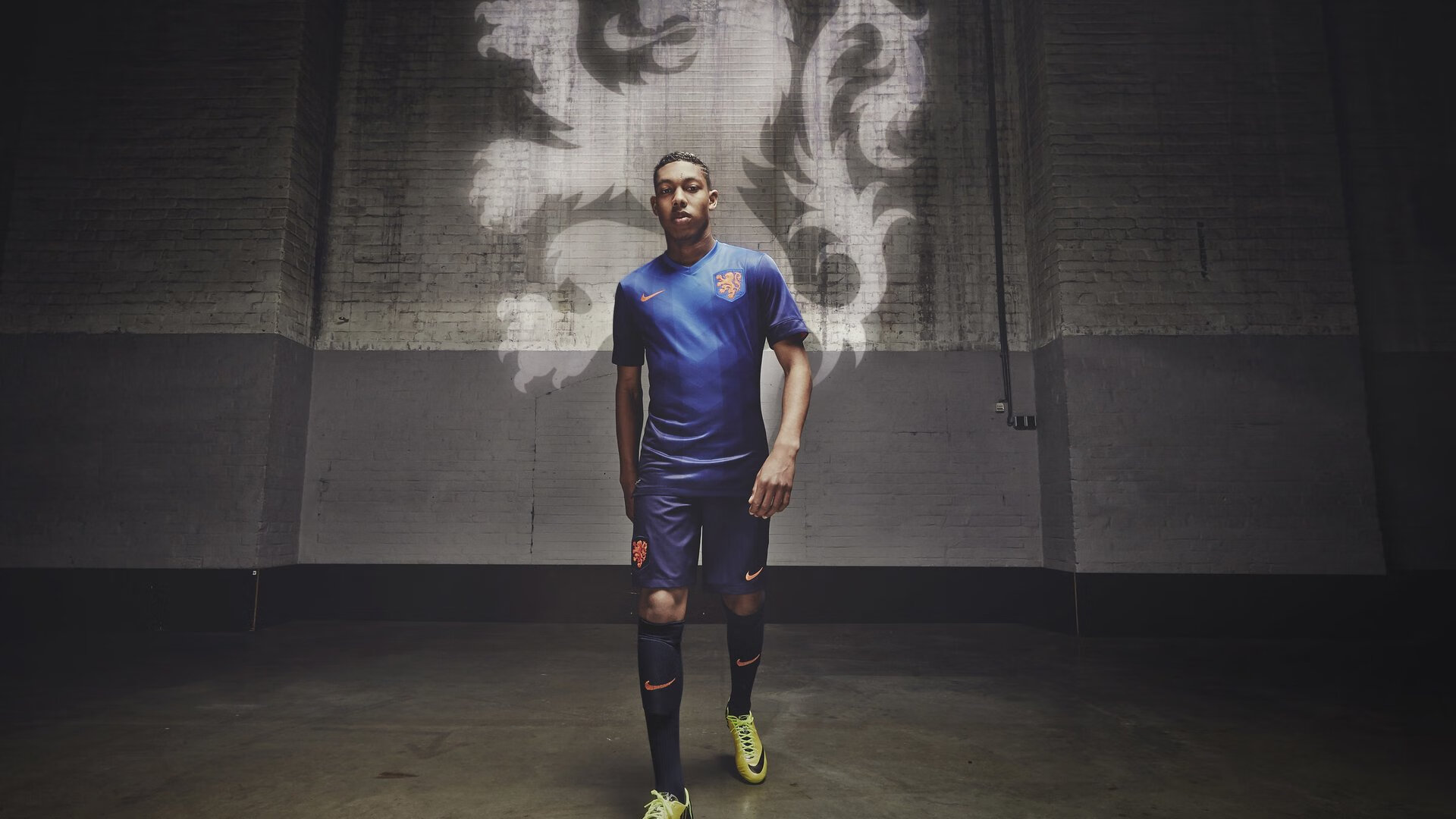 他不上场时，乌拉圭只是一支球队；他上场后，乌拉圭变成了一首流动的诗—阿劳霍如何让南美德比的天平倾斜